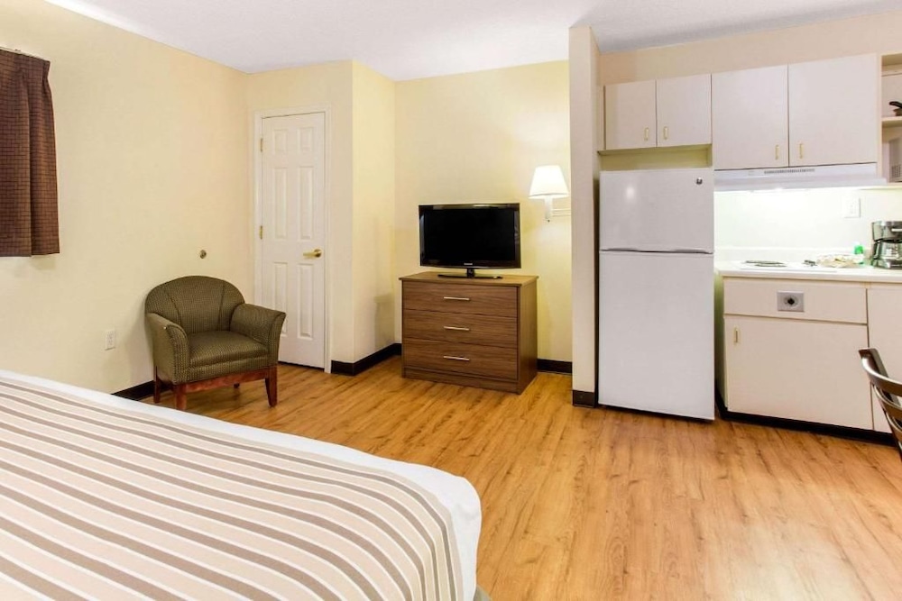 Studio 6 Extended Stay - Myrtle Beach, SC 39/60