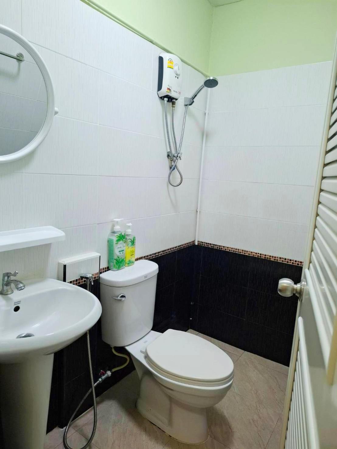 Sindy Room & Hostel 57/62