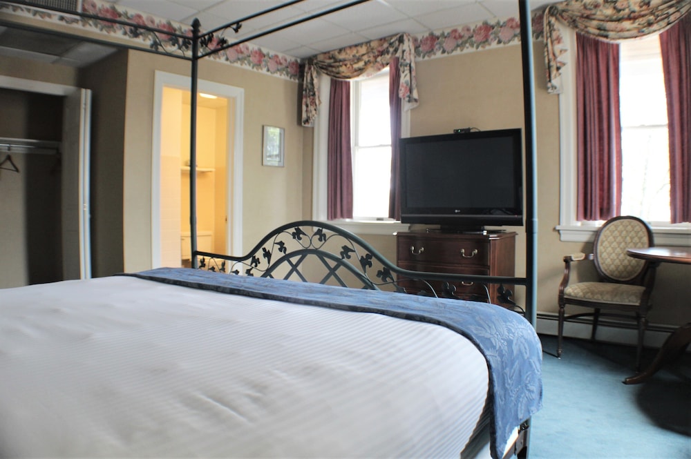 Waynebrook Inn Est 1865 35/73