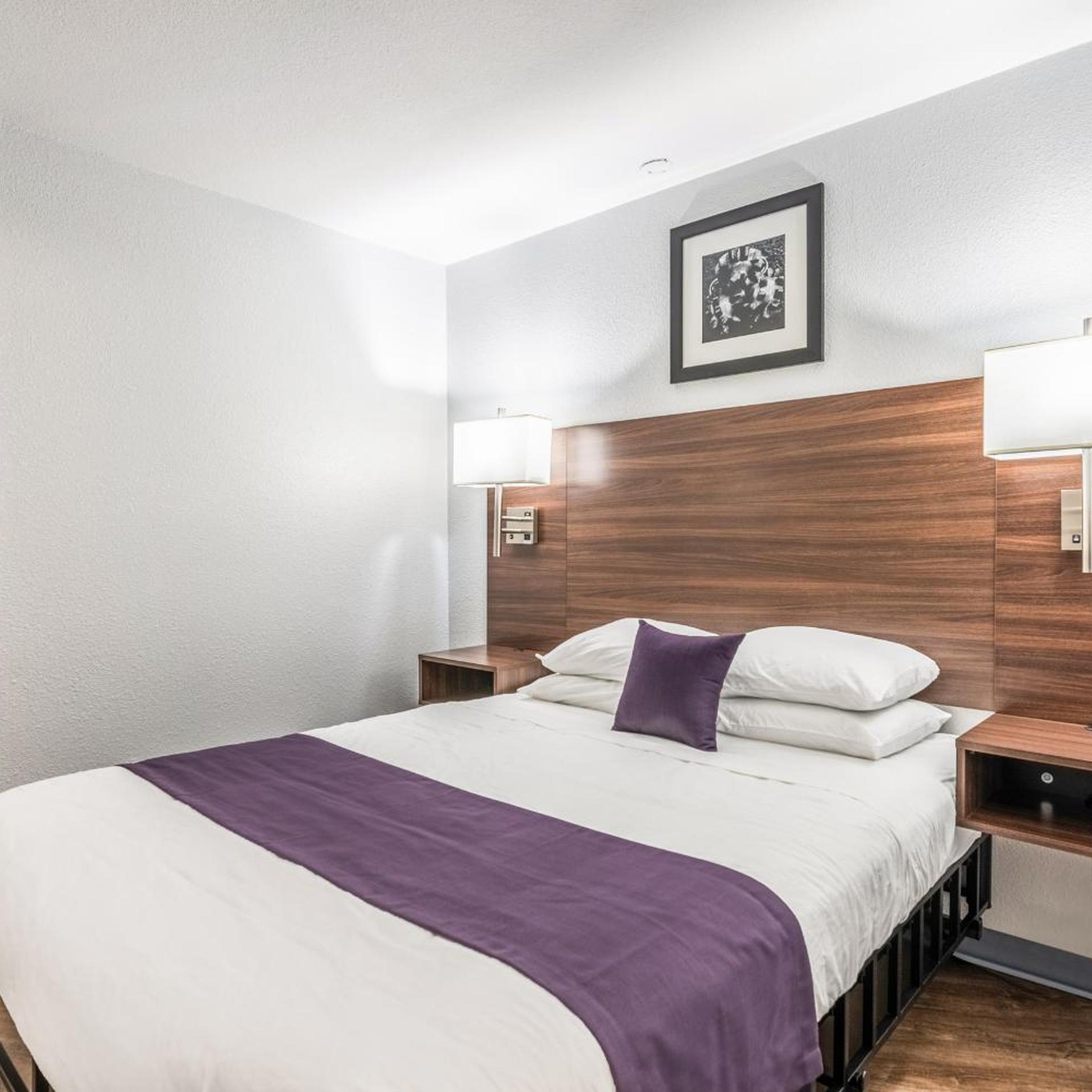 Business, Deluxe, Queen Bed