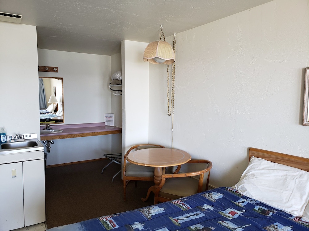 Algoma Beach Motel 11/35