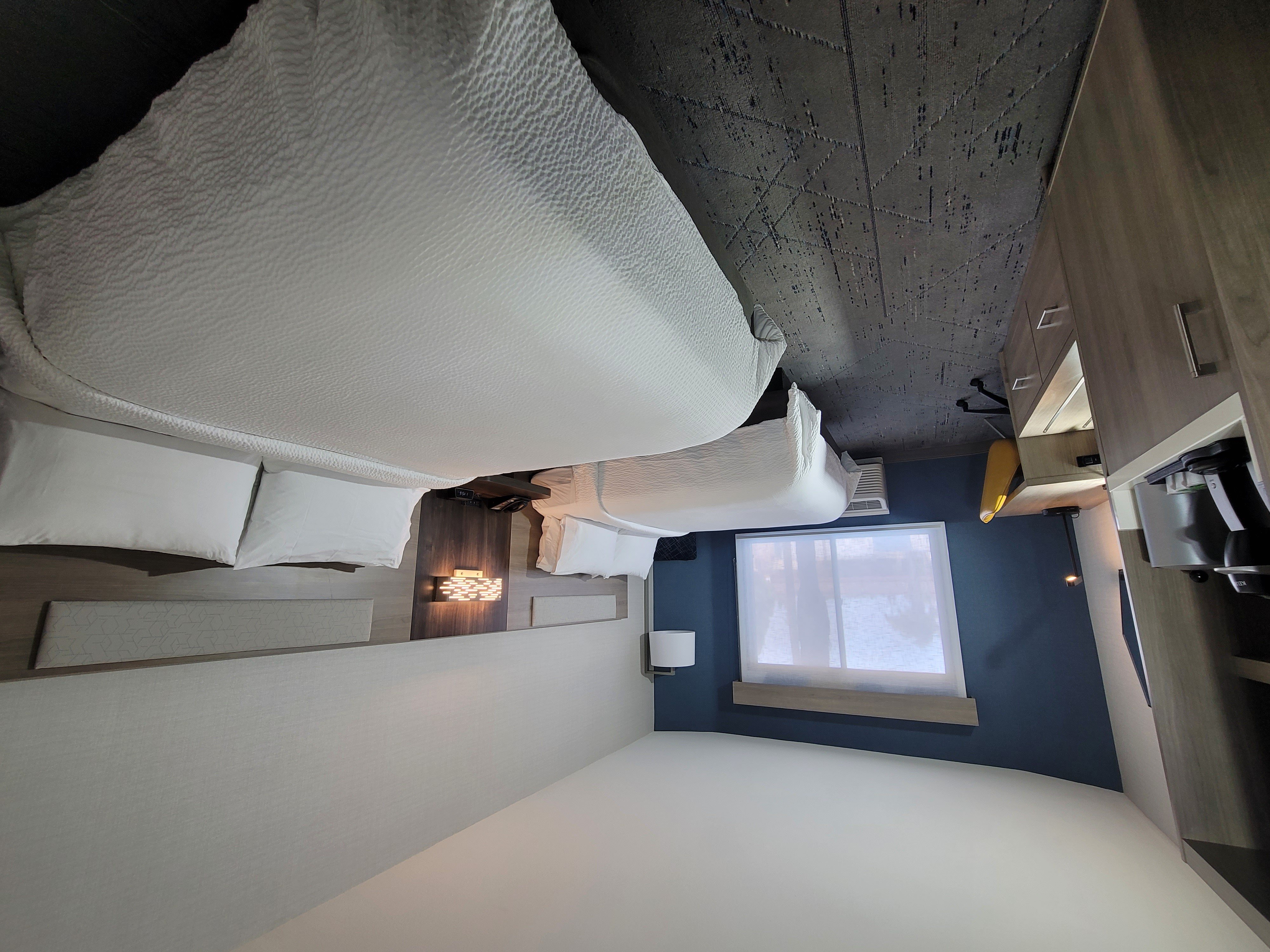 HOLIDAY INN EXPRESS SAN DIEGO SOUTH - CHULA VISTA 30/71