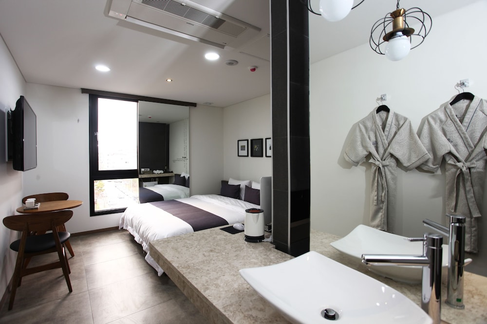 S Hotel 26/44