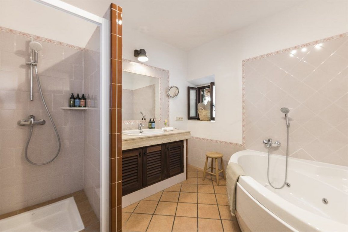 Finca Hotel Can Beneit 21/23