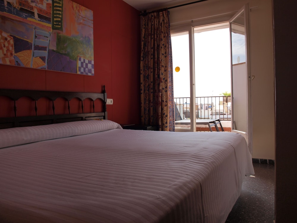 ROOM, DOUBLE OR TWIN BED, POOL VIEW, ATTIC