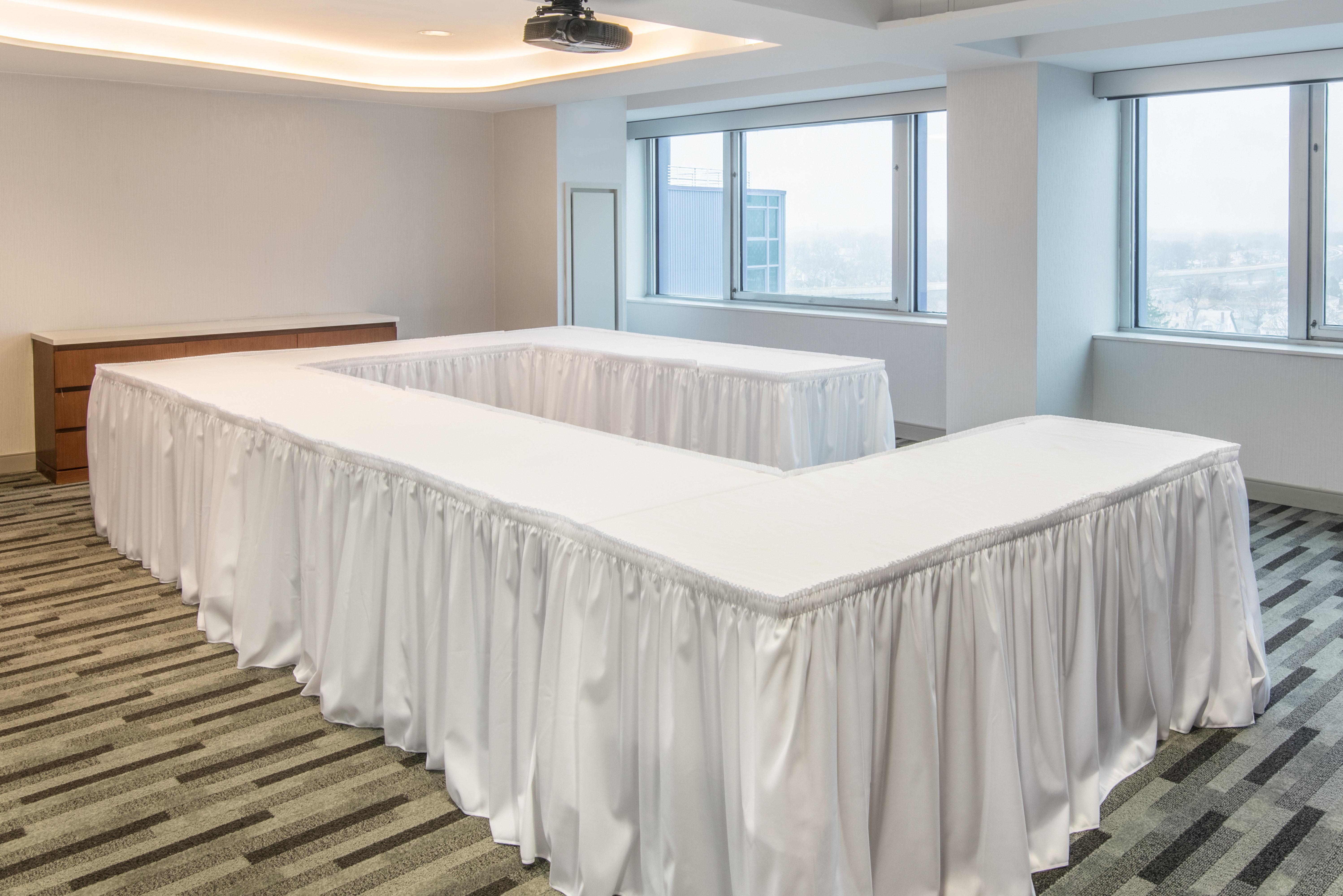 Crowne Plaza JFK Airport Hotel New York City 9/50