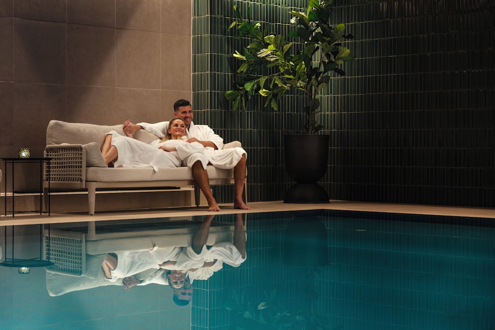 Enter St Elisabeth Suites 31/50