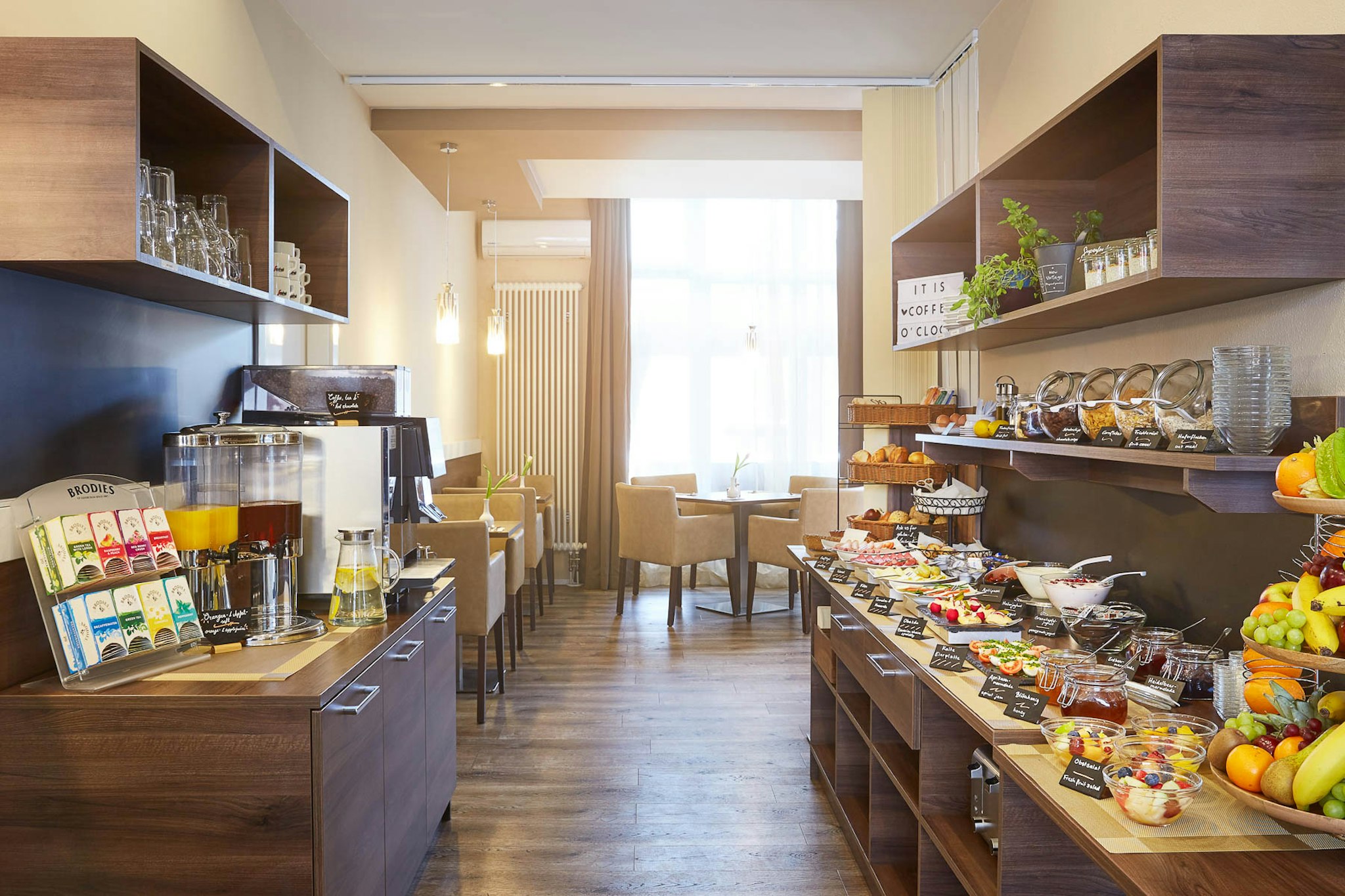 Empress Boutique Hotel 59/65