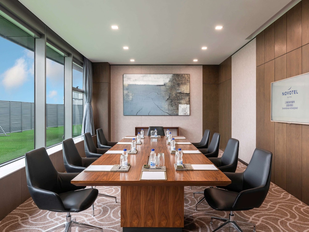 Novotel Suites Shanghai Hongqiao 23/26