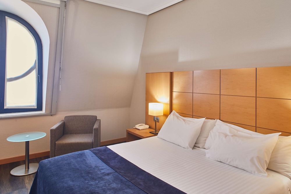 Silk, Club, Single, King Bed