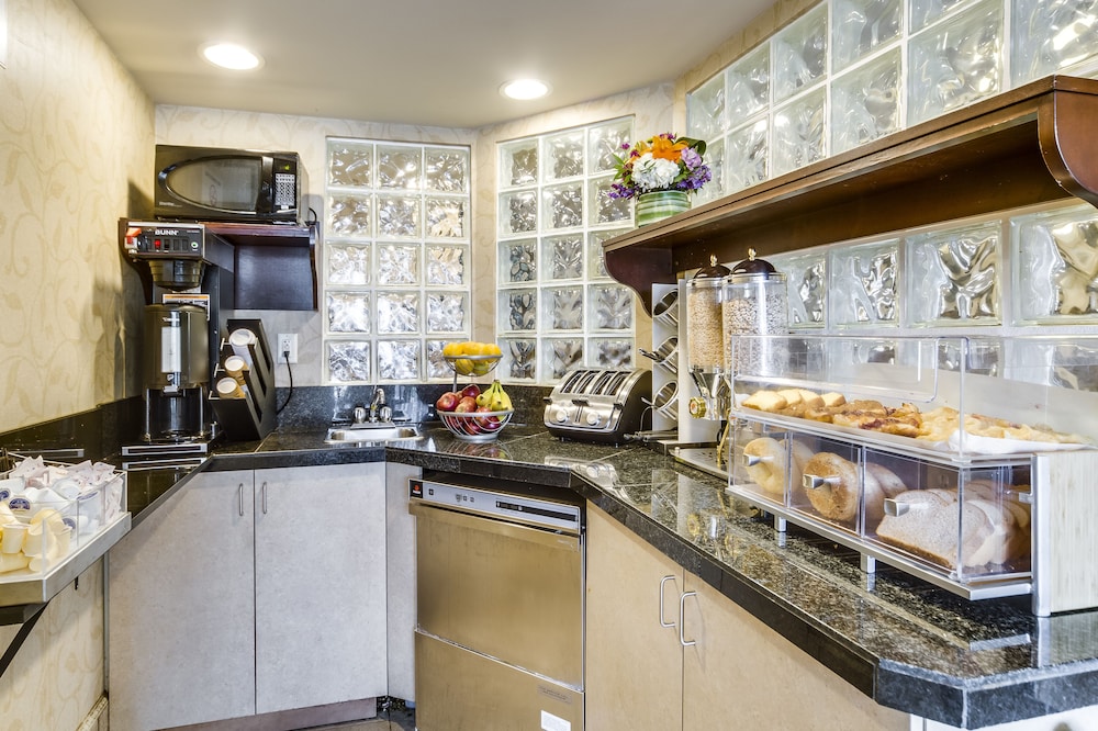 Monte Carlo Inn Toronto West Suites 54/65