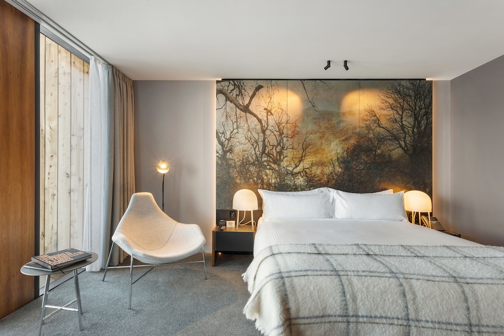 MACQ 01 HOTEL 29/69