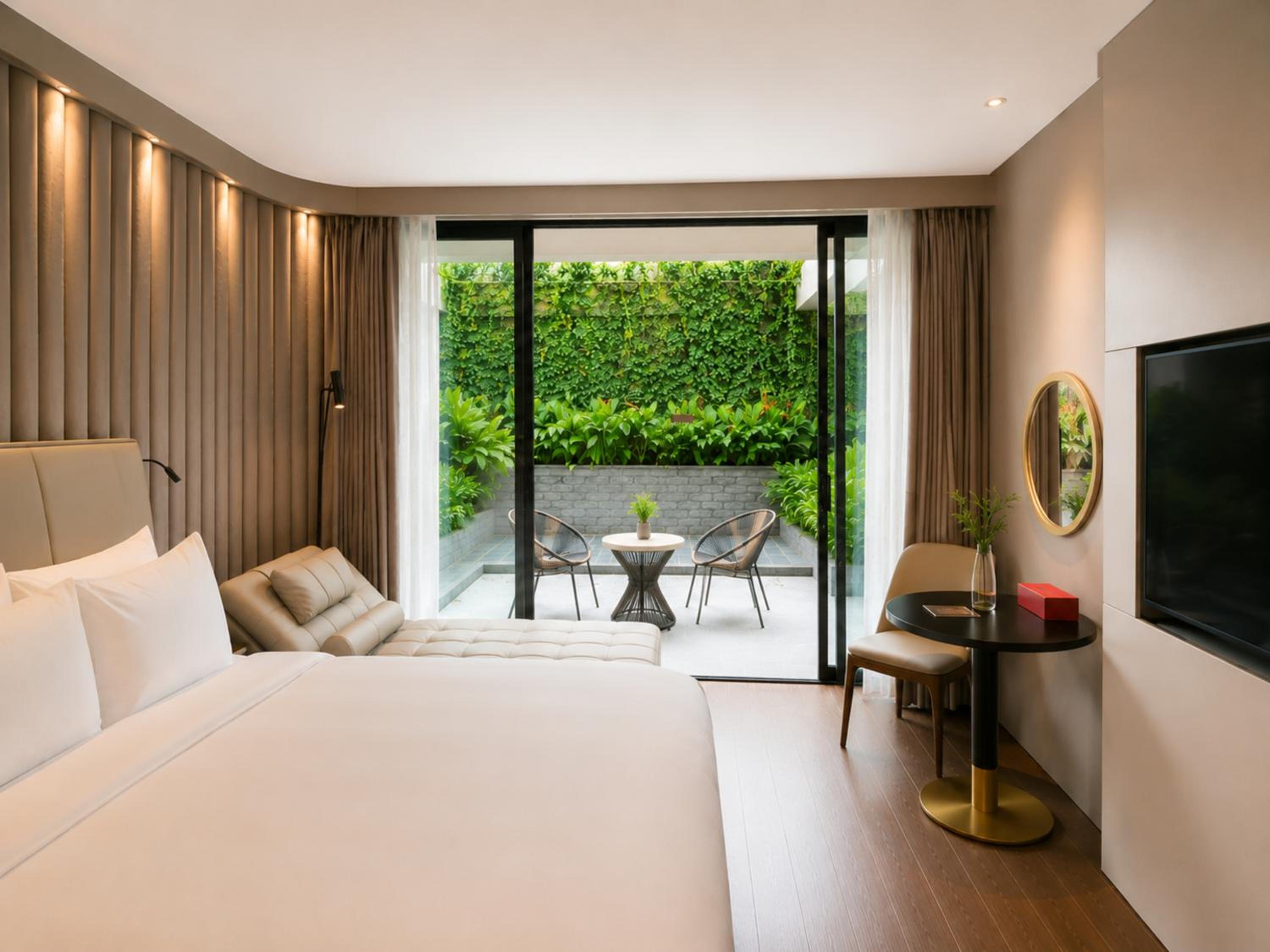 Deluxe, King Bed, Garden View, Private Garden