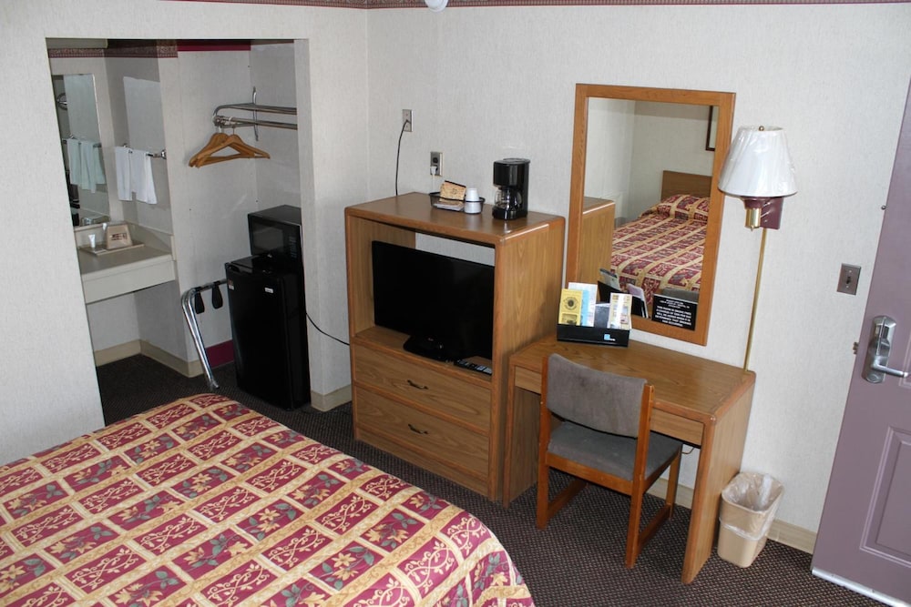 Budget Host Inn 15/24