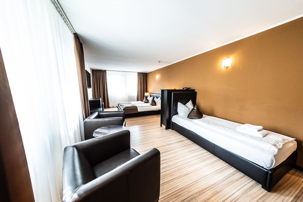Mauritius Hotel And Therme Cologne 54/75