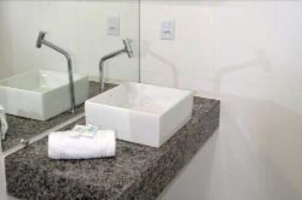 Hotel Escarpas do Lago 28/30