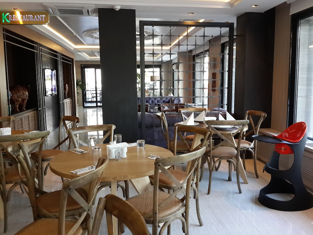 K SUITES HOTEL 51/58