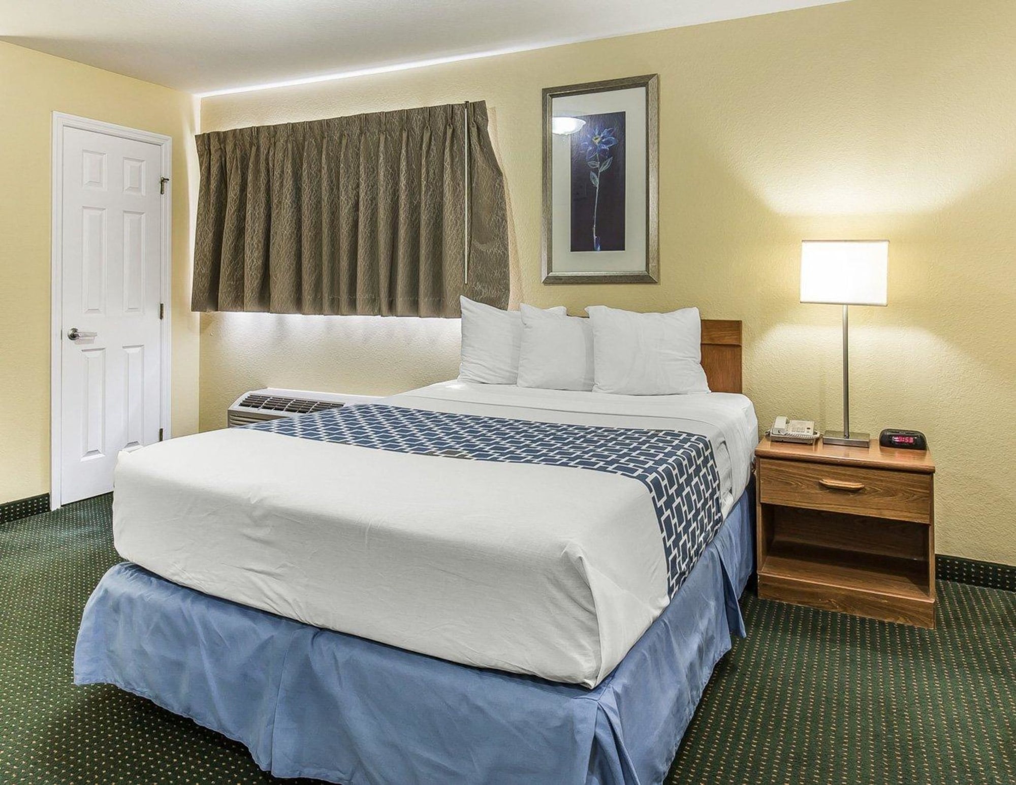 STANDARD, QUEEN BED