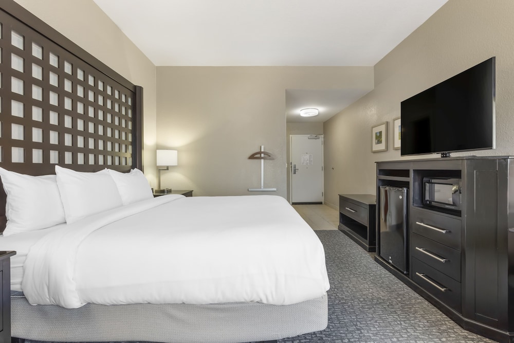 STANDARD, KING BED