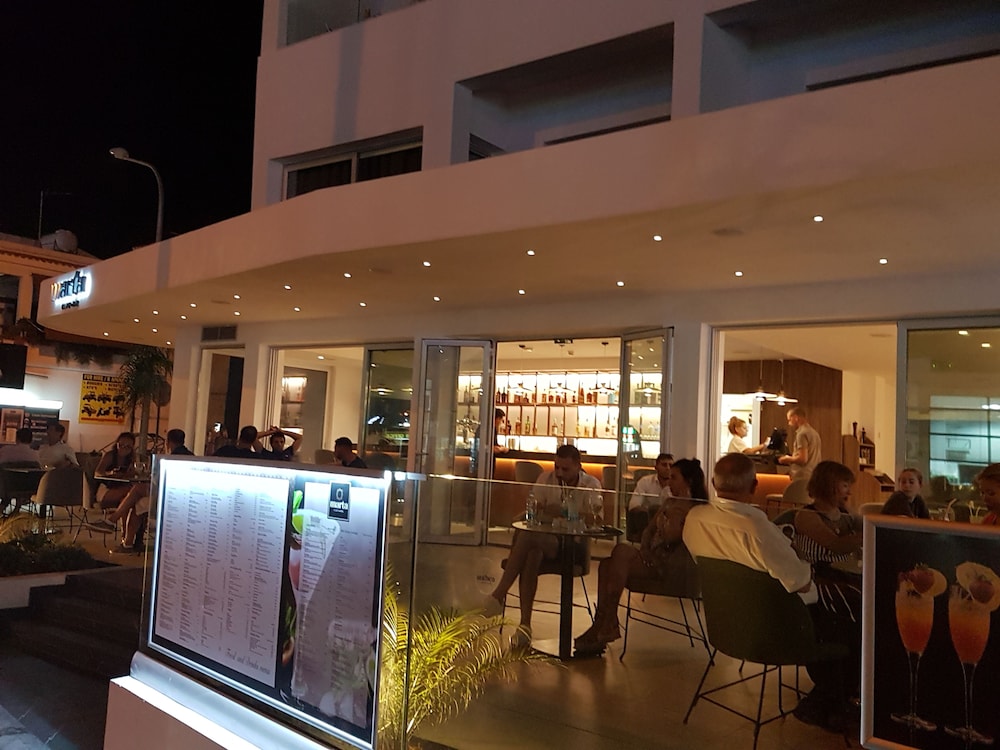 Anthea Hotel Apartments 40/60