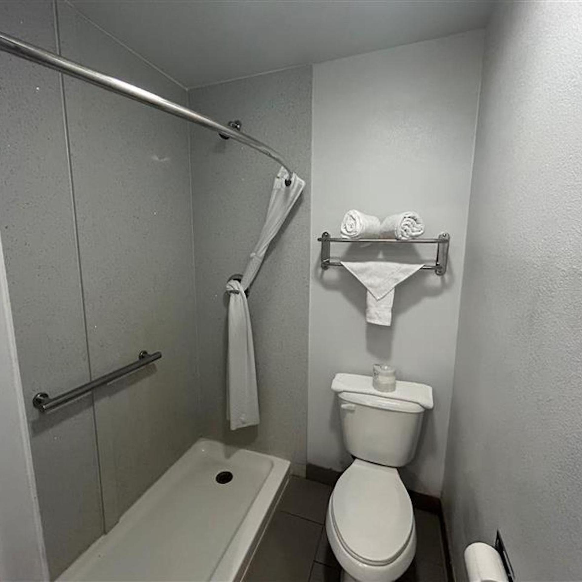 غرفة بسرير كينج لغير المدخنين، Motel6 Yuba City, CA 6/8
