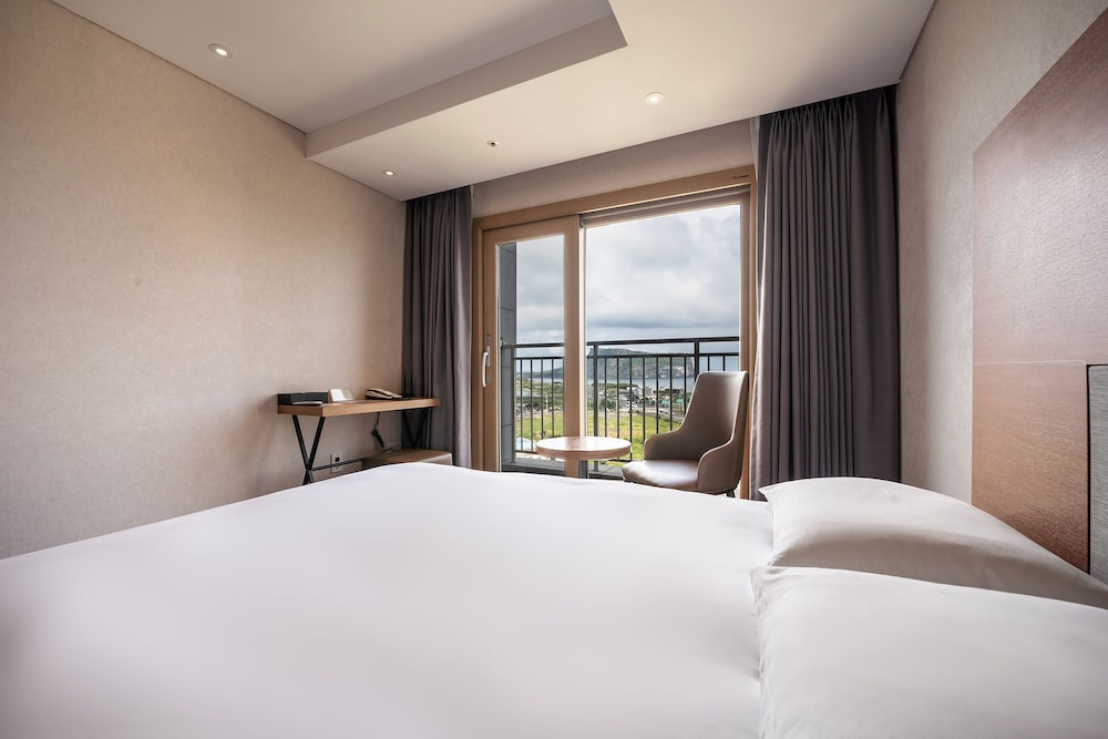 Golden Tulip Jeju Seongsan 30/68