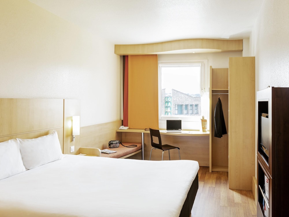 ROOM, DOUBLE BED