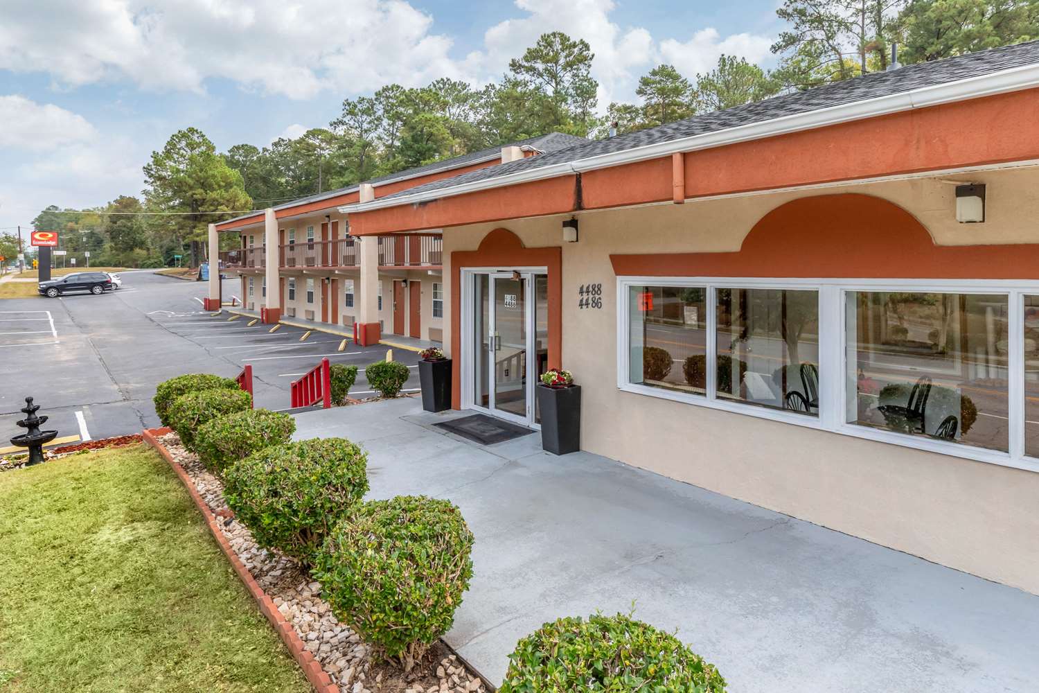 Econo Lodge Columbia Fort Jackson 4/28