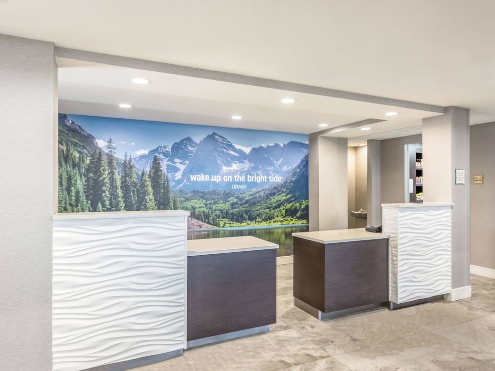 La Quinta Inn & Suites by Wyndham Denver Tech Center 10/52