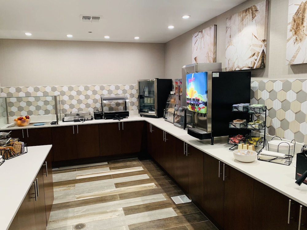 Windmill Suites Surprise - Phoenix, Ascend Hotel Collection 7/37