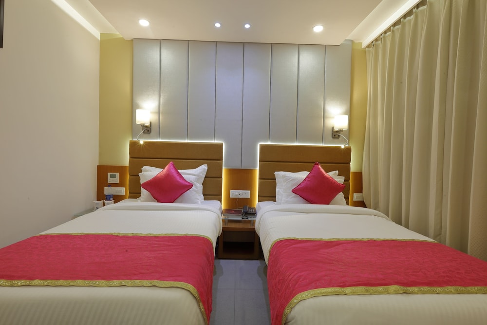 HOTEL PRAGATI THE GRAND 17/42