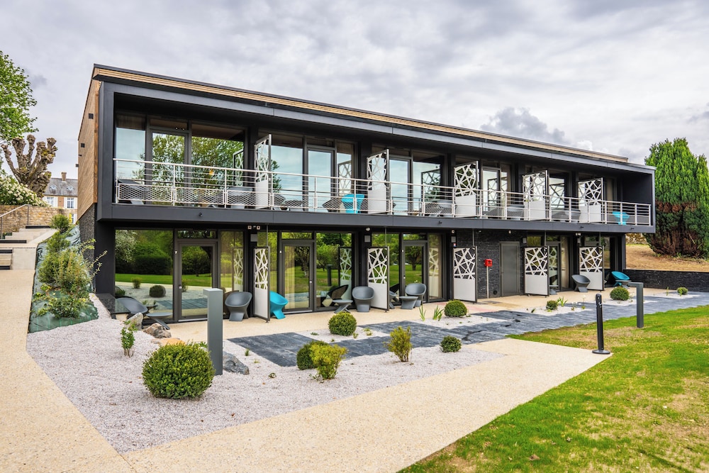 Domaine De Bayeux 3/69