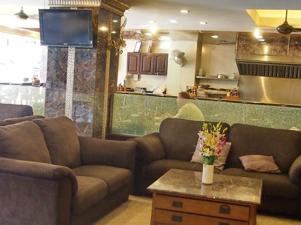 Maleez Lodge Hotel And Restaurant 38/52