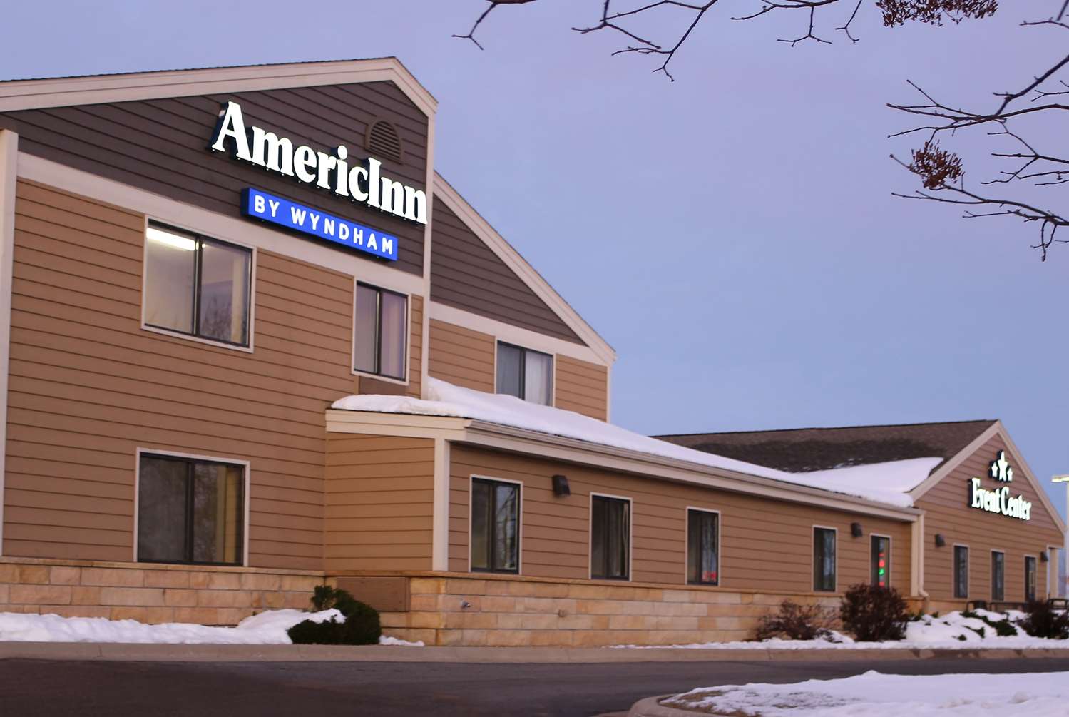 AmericInn by Wyndham Mankato Event Center 1/55