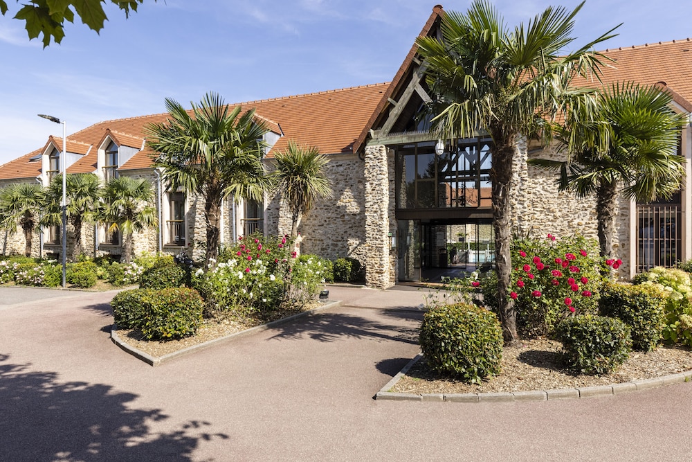 Golf Hotel Domaine de La Brie 48/50