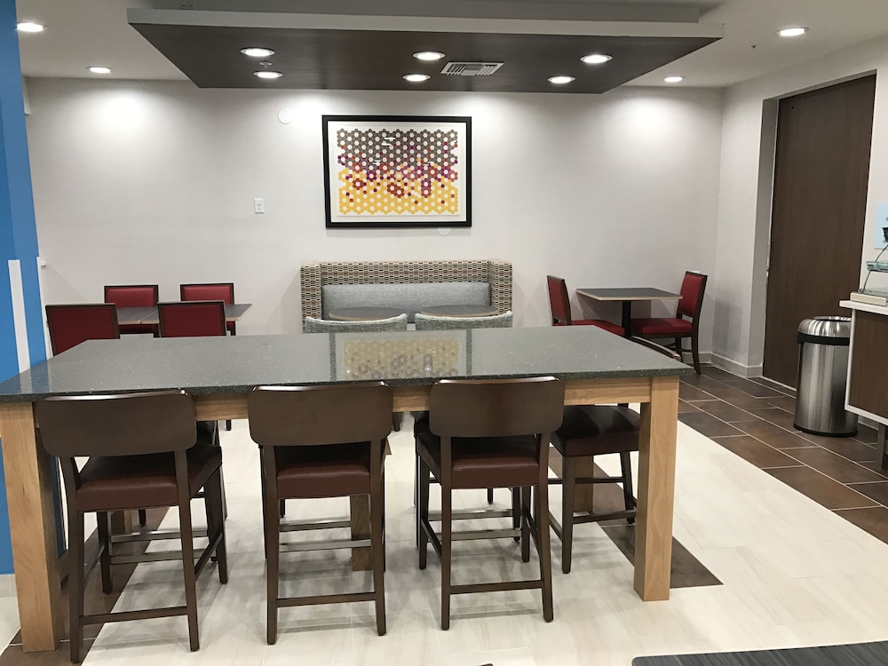 Holiday Inn Express Naples South I 75 49/67