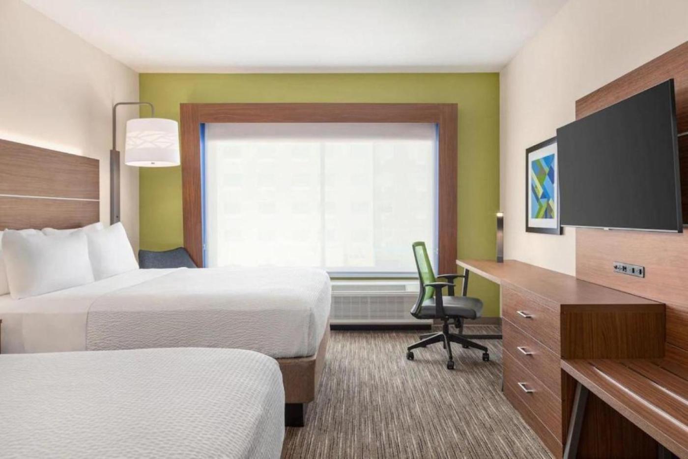 Standard, 2 Queen Beds, Bathtub, Accessible