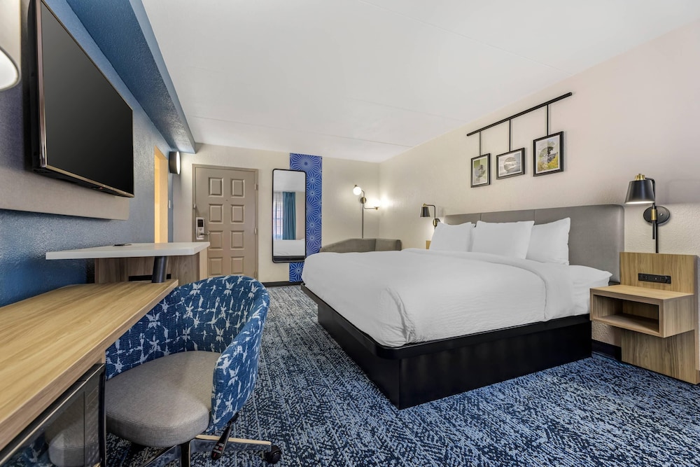 Efficiency, Suite, King Bed