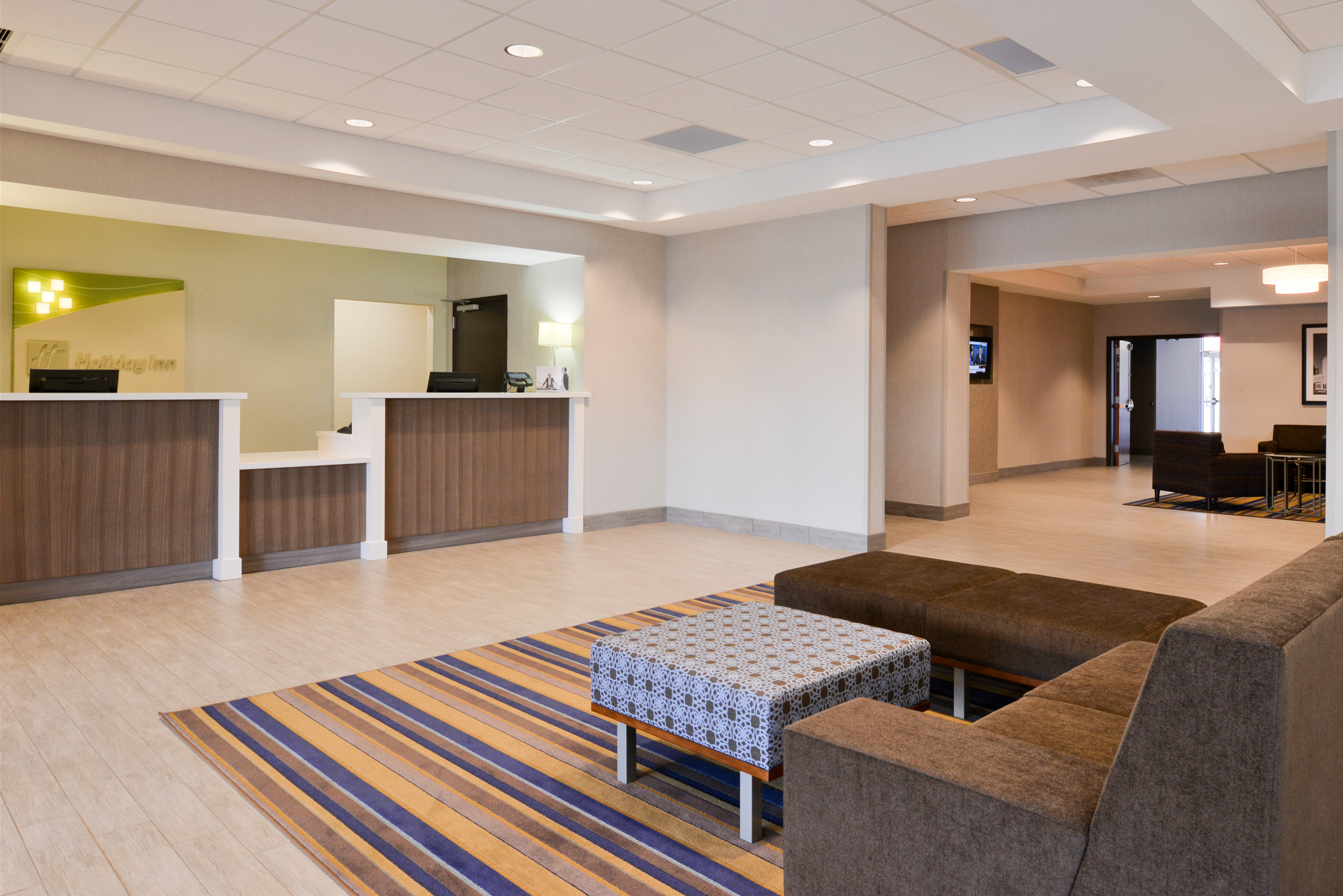 Holiday Inn Poplar Bluff an IHG Hotel 10/73