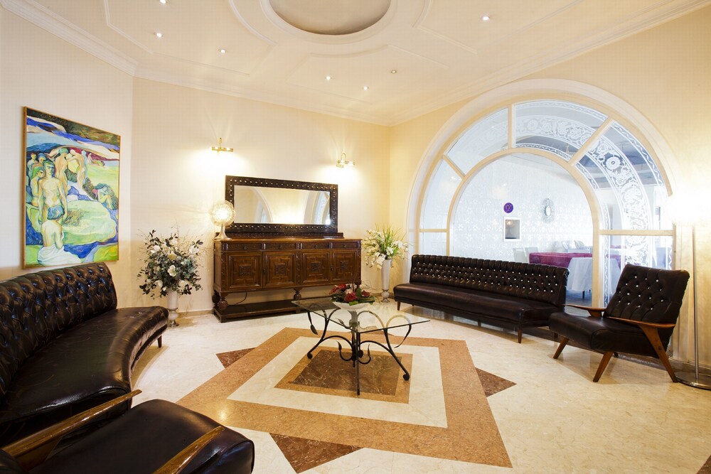 Dome Hotel 25/50