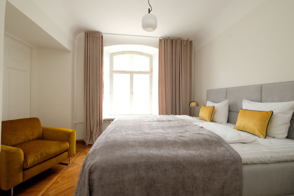 4 BEDROOMS, FAMILY, APARTMENT, 2 BATHROOMS