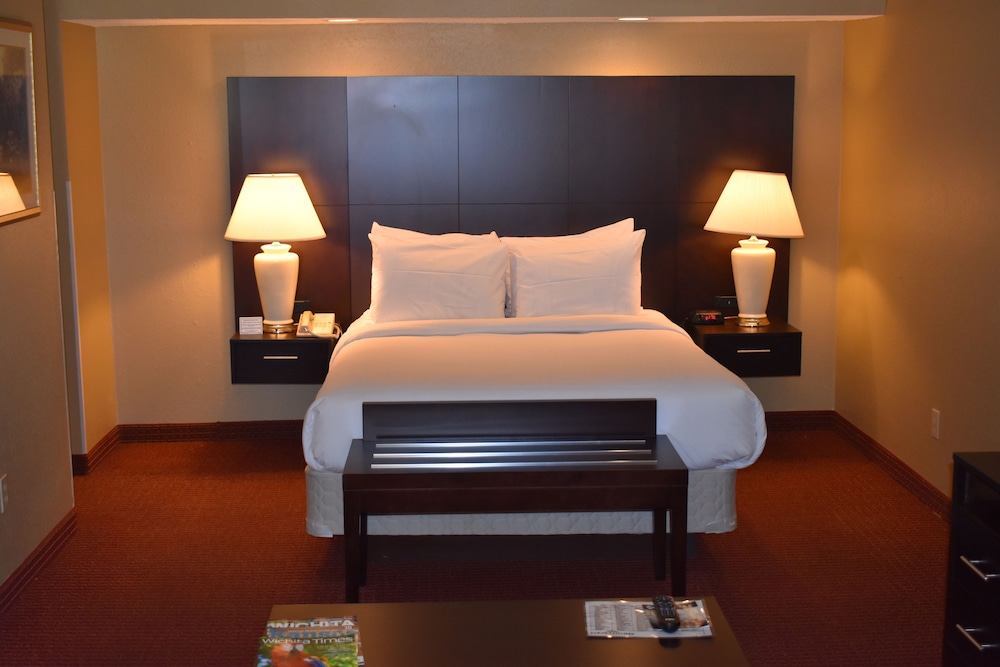 Hawthorn Suites By Wyndham Wichita East 10/35