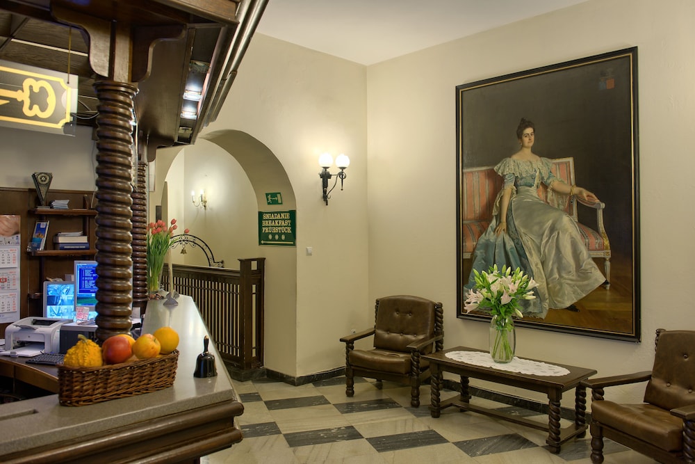 Dwor Polski Hotel 37/50