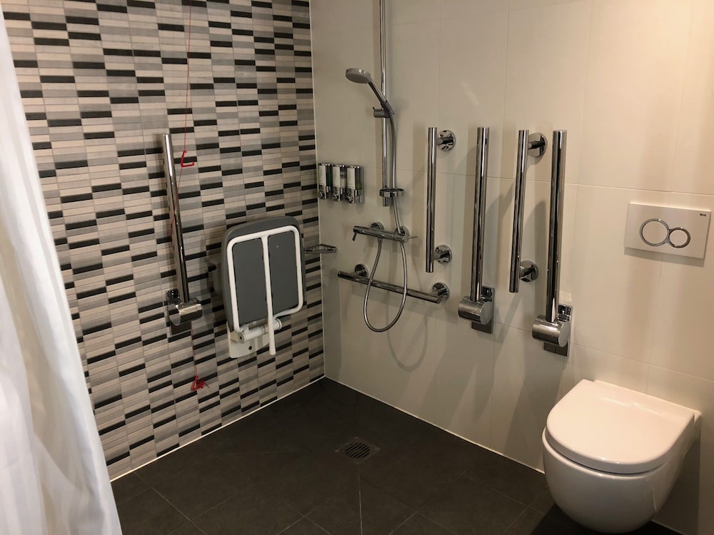 Hampton By Hilton Bristol Airport 23/46