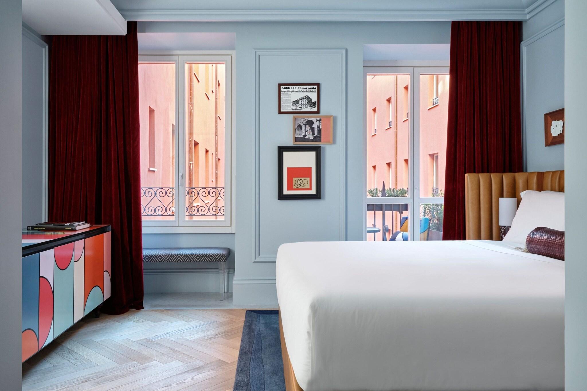 PREMIER, KING BED, GARDEN VIEW, BALCONY