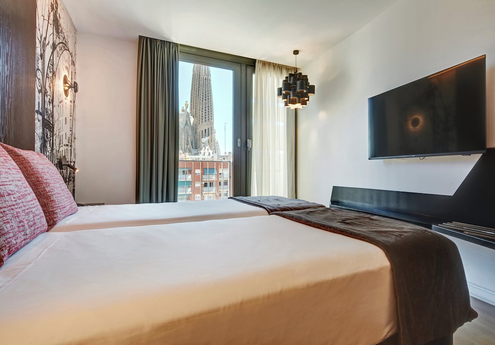 CLASSIC, TWIN BEDS, SAGRADA FAMILIA VIEW