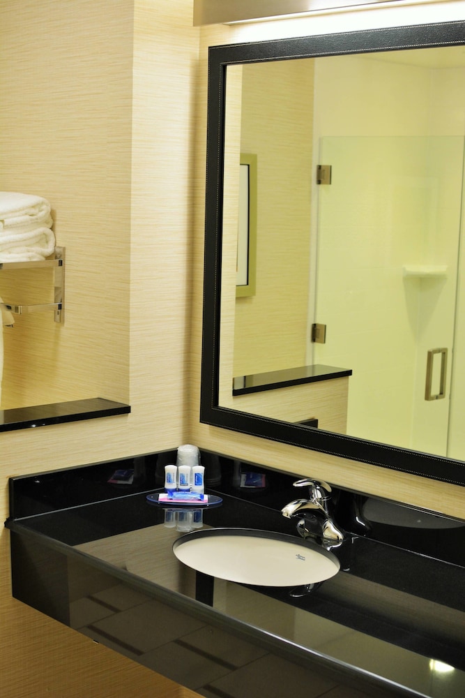 Fairfield Inn Suites Omaha Northwest 10/43