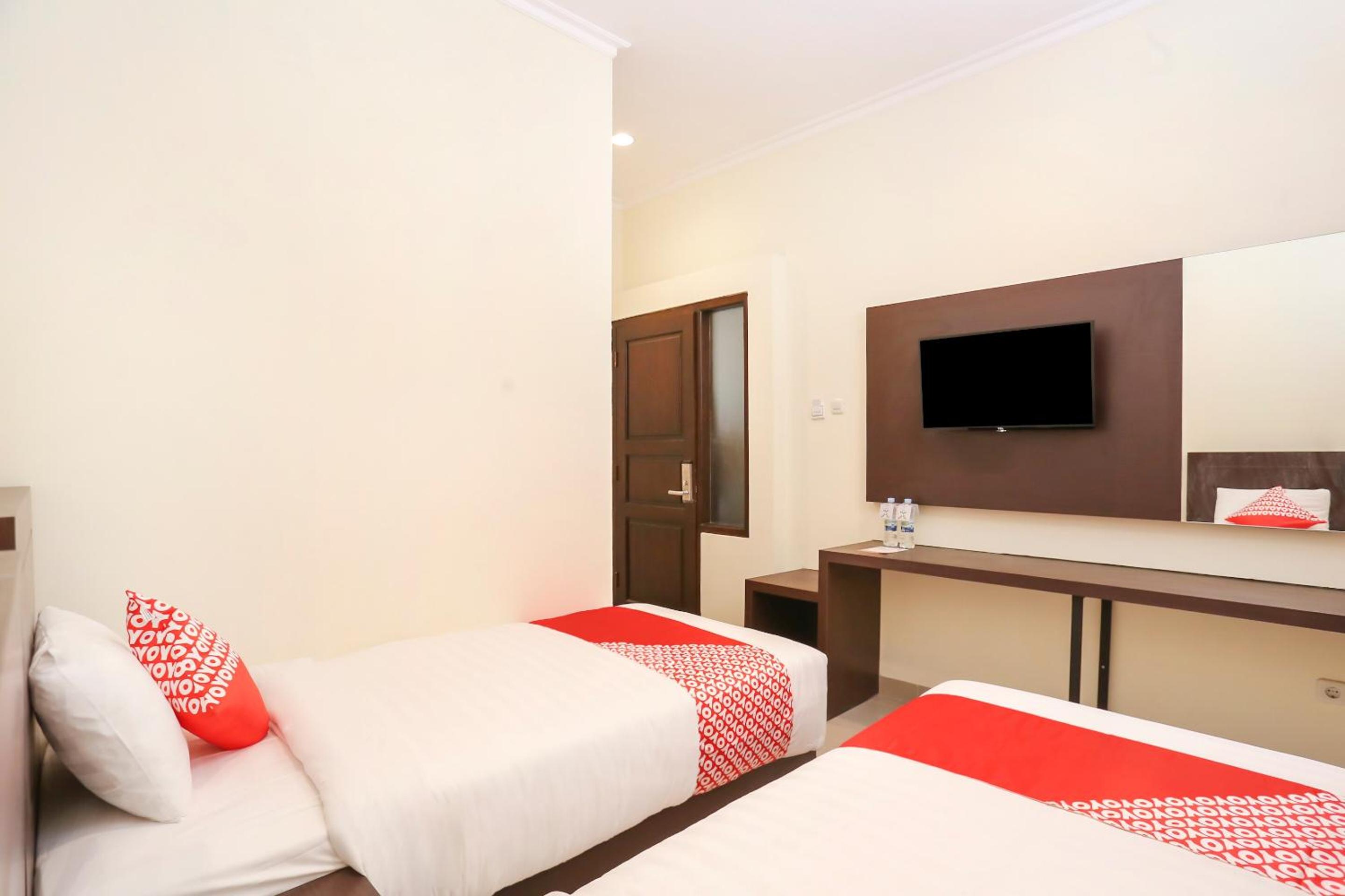 DELUXE, TWIN BEDS