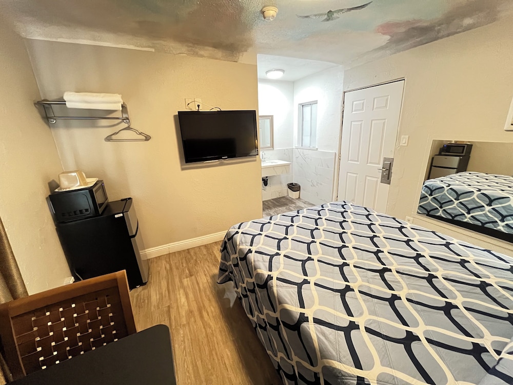 Griffith Park Motel - LA Hollywood Area 5/23