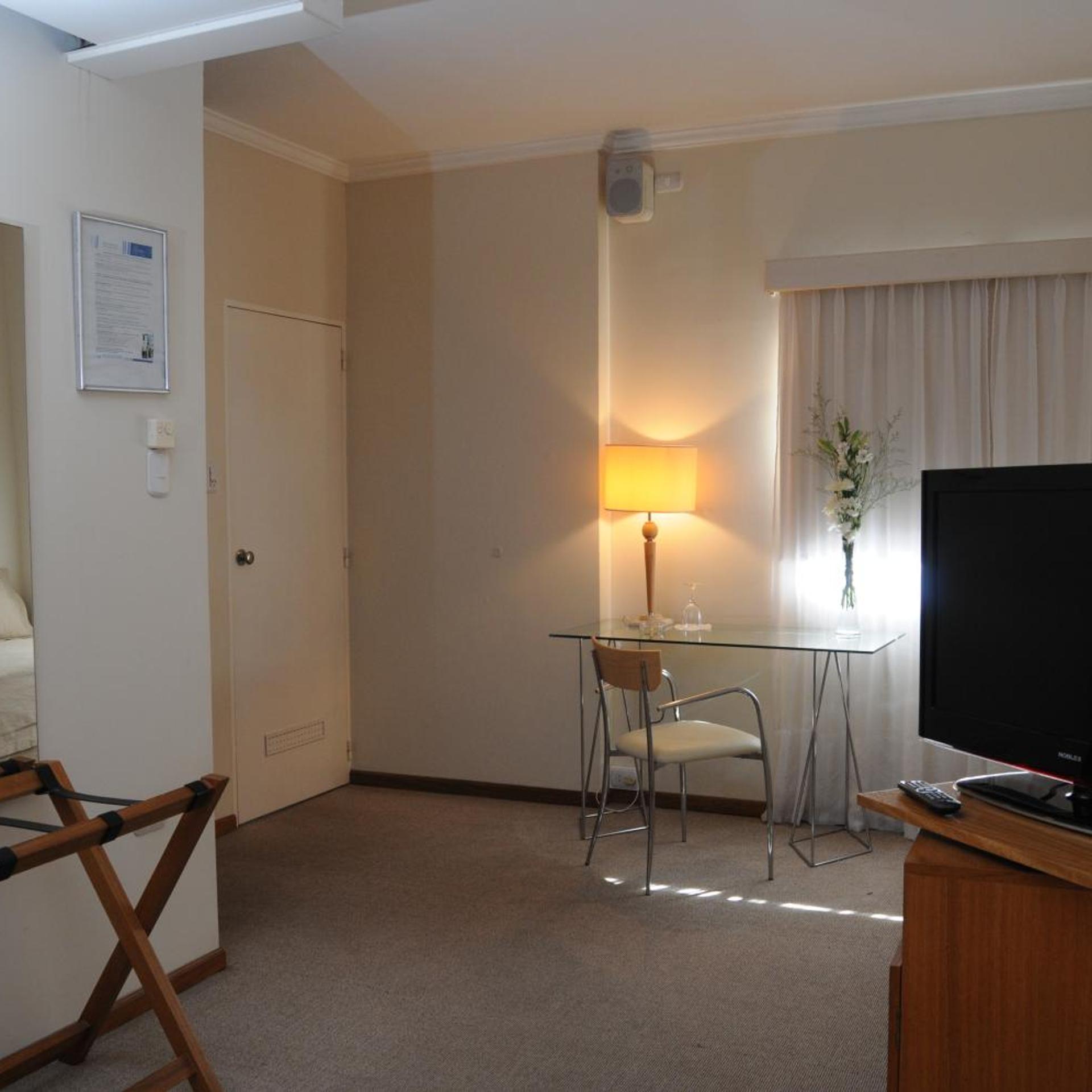 Parra Hotel and Suites 23/27